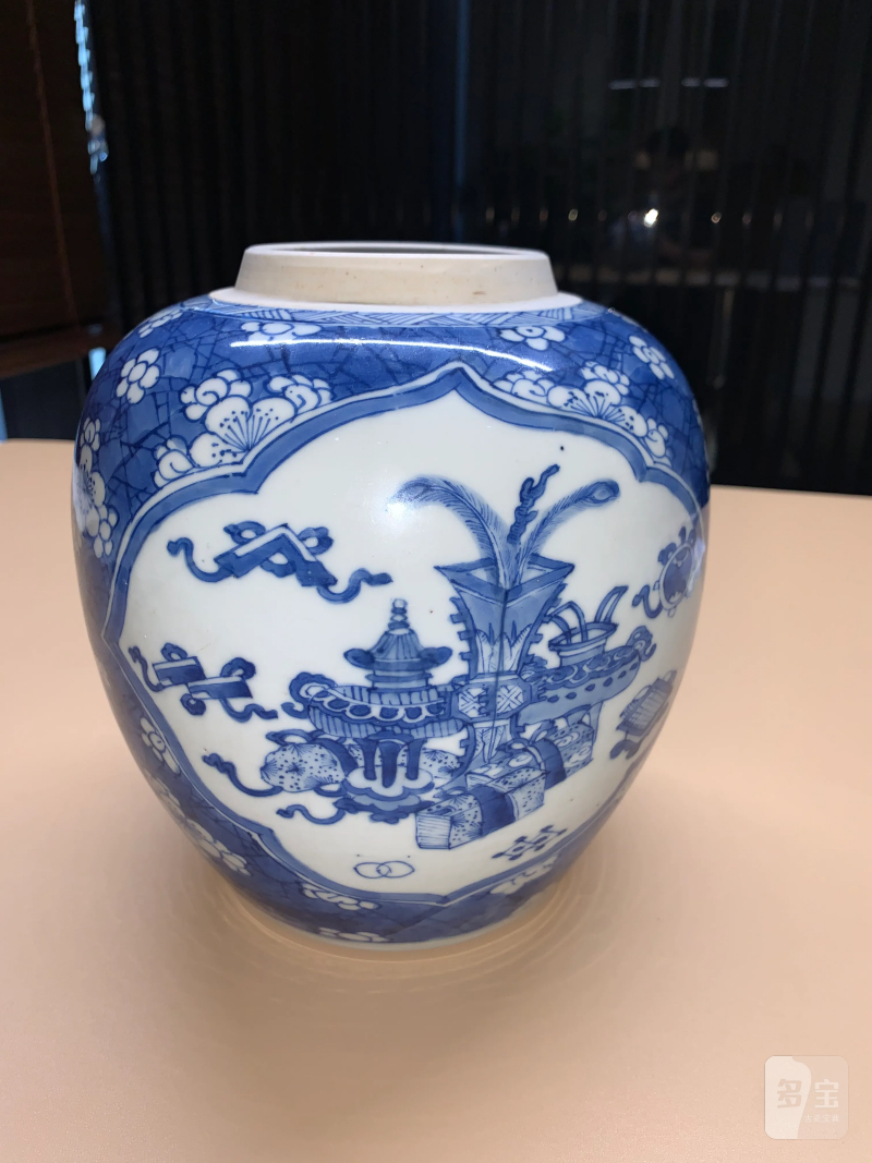 清康熙 青花冰梅开光山水人物纹罐 - 图2